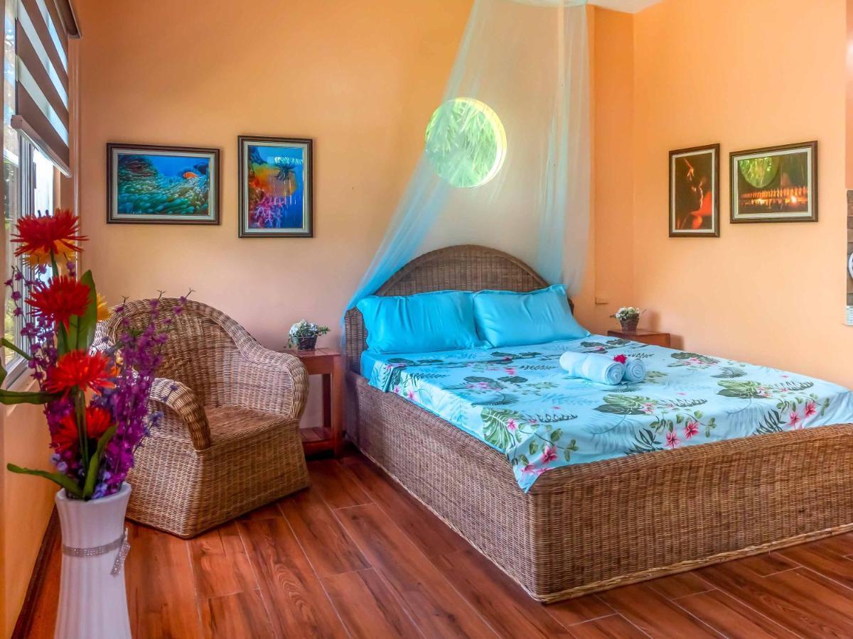 Blue Moon Guesthouse Puerto Princesa Exterior photo